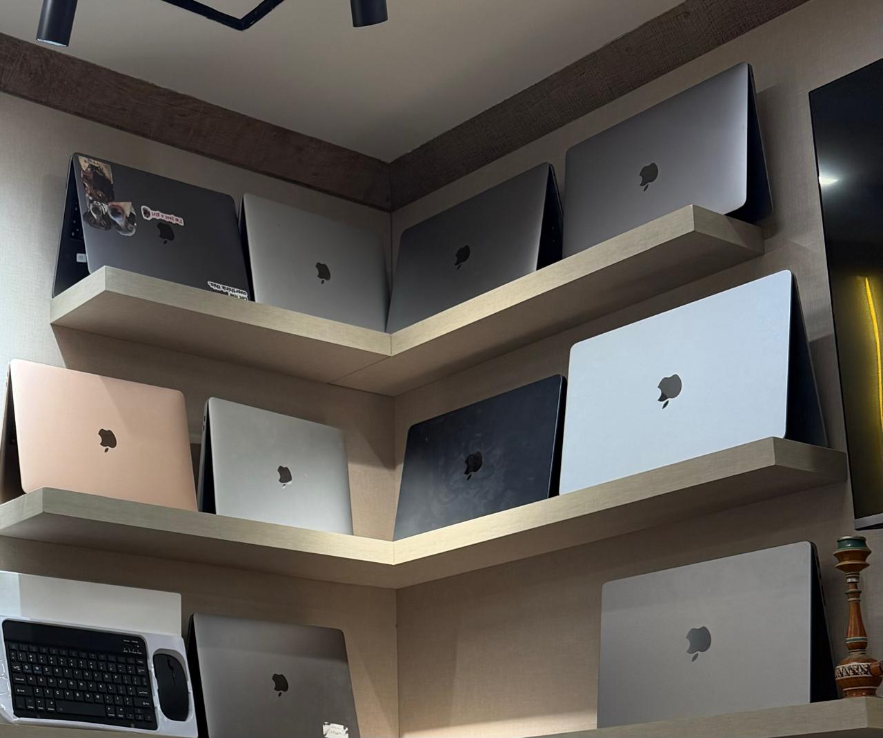 Stock MacBooks & Laptops